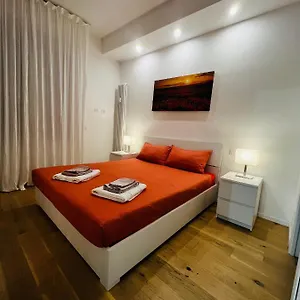 Bright Terrace In Appartamento